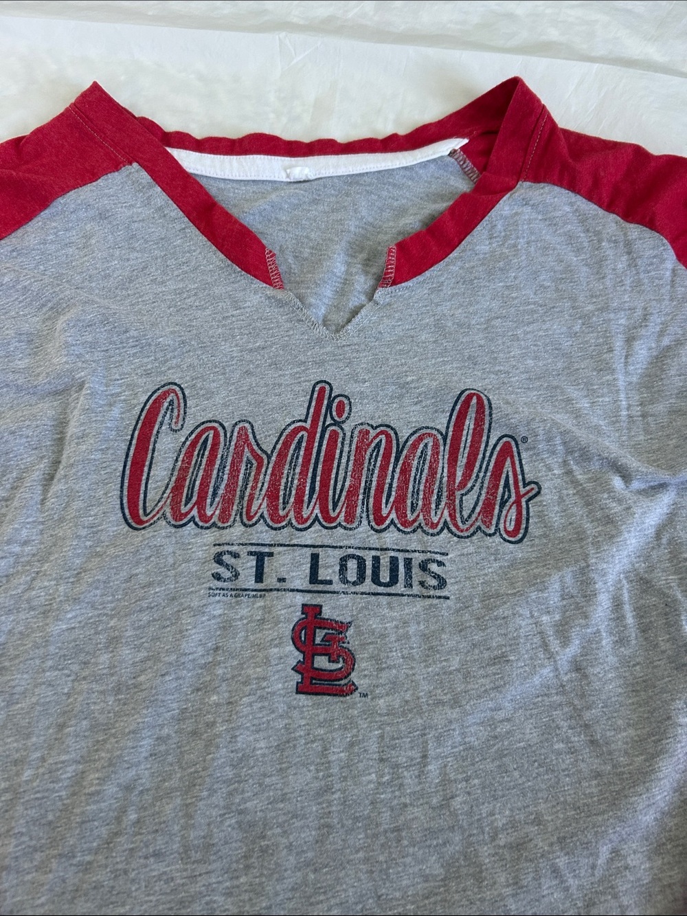 MLB Women’s Distressed St. Louis Cardinals Long Sleeved Jersey Tee - Picture 2 of 4